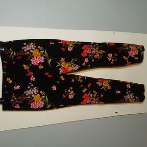 OLD NAVY PIXIE PANTS 2 BLACK FLORAL